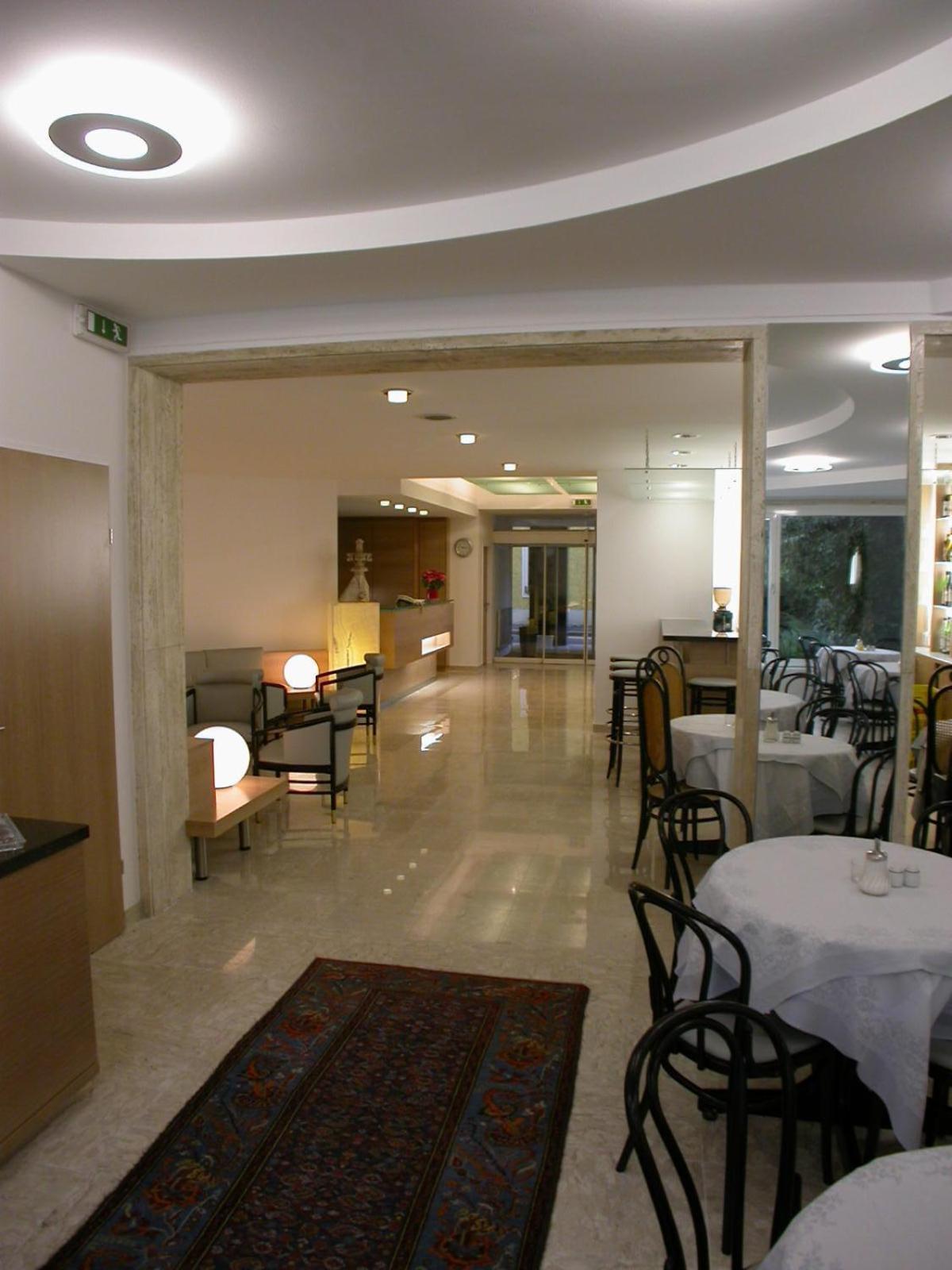 Dom Hotel Линц Экстерьер фото