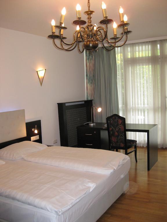 Dom Hotel Линц Экстерьер фото
