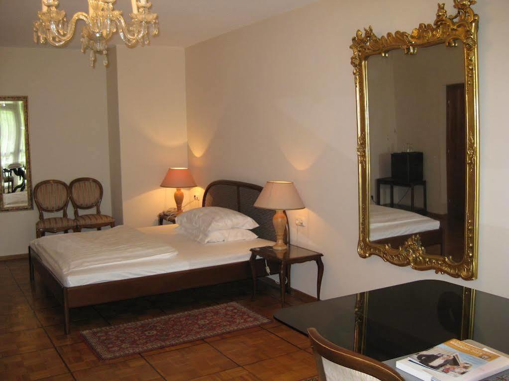 Dom Hotel Линц Экстерьер фото