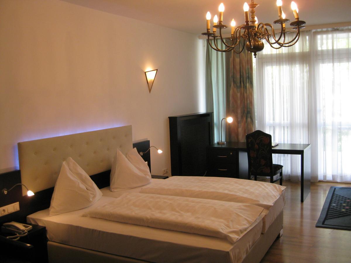 Dom Hotel Линц Экстерьер фото