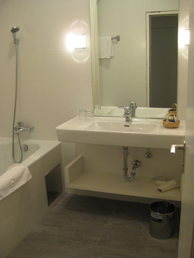Dom Hotel Линц Экстерьер фото